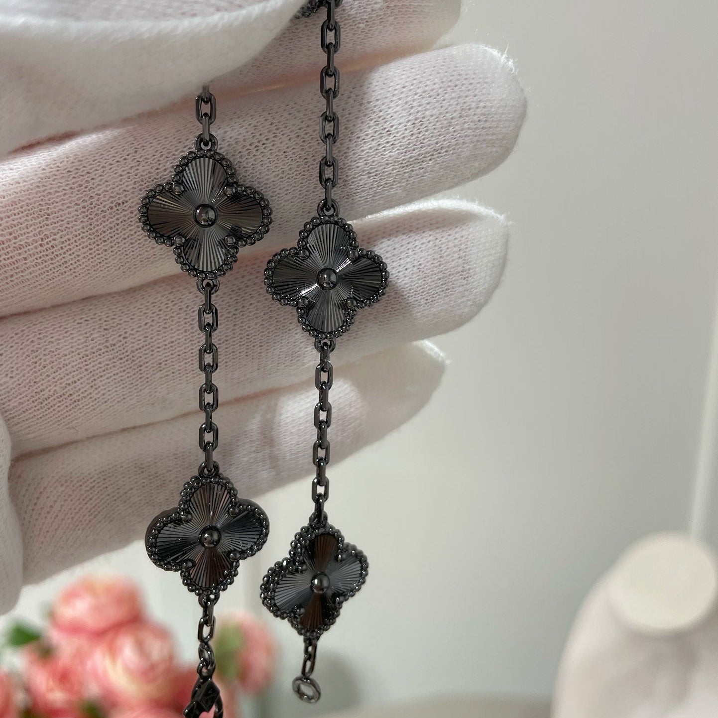 [Moco jewelrys]CLOVER 5 MOTIF BLACK BRACELET