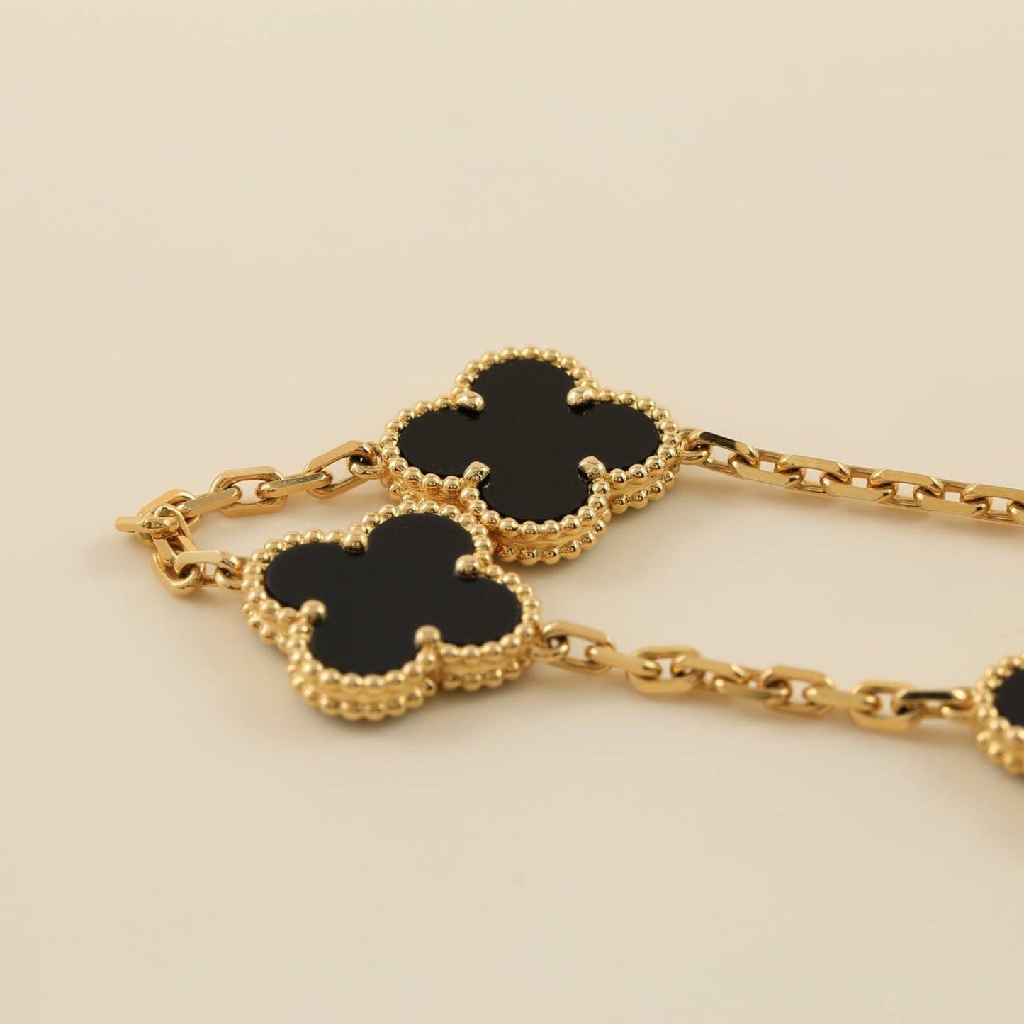 [Moco jewelrys] CLOVER 5 MOTIF ONYXS BRACELET COLLECTION