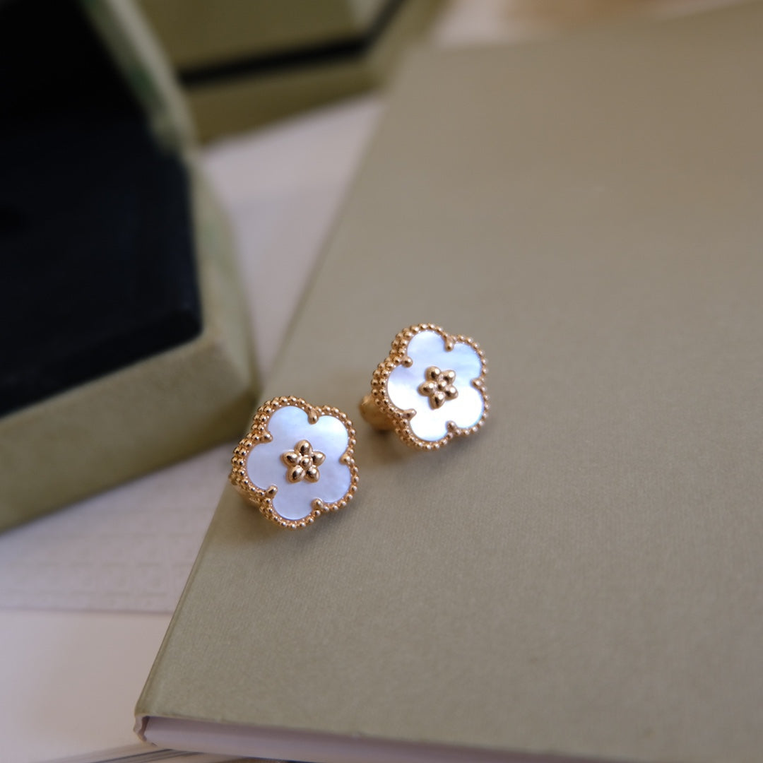 [moco jewelrys]LUCKY PINK GOLD WHITE MOP EARRINGS