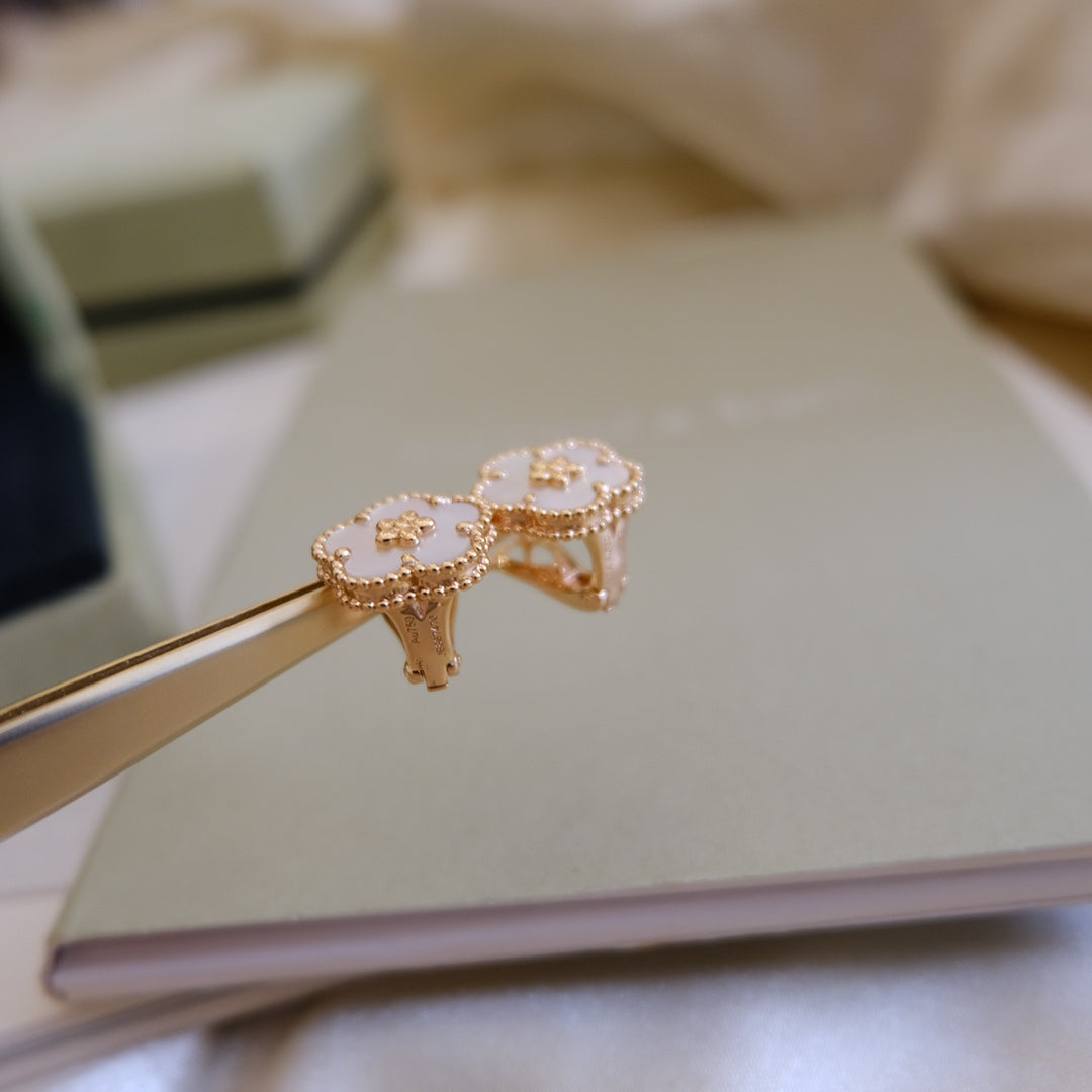 [moco jewelrys]LUCKY PINK GOLD WHITE MOP EARRINGS