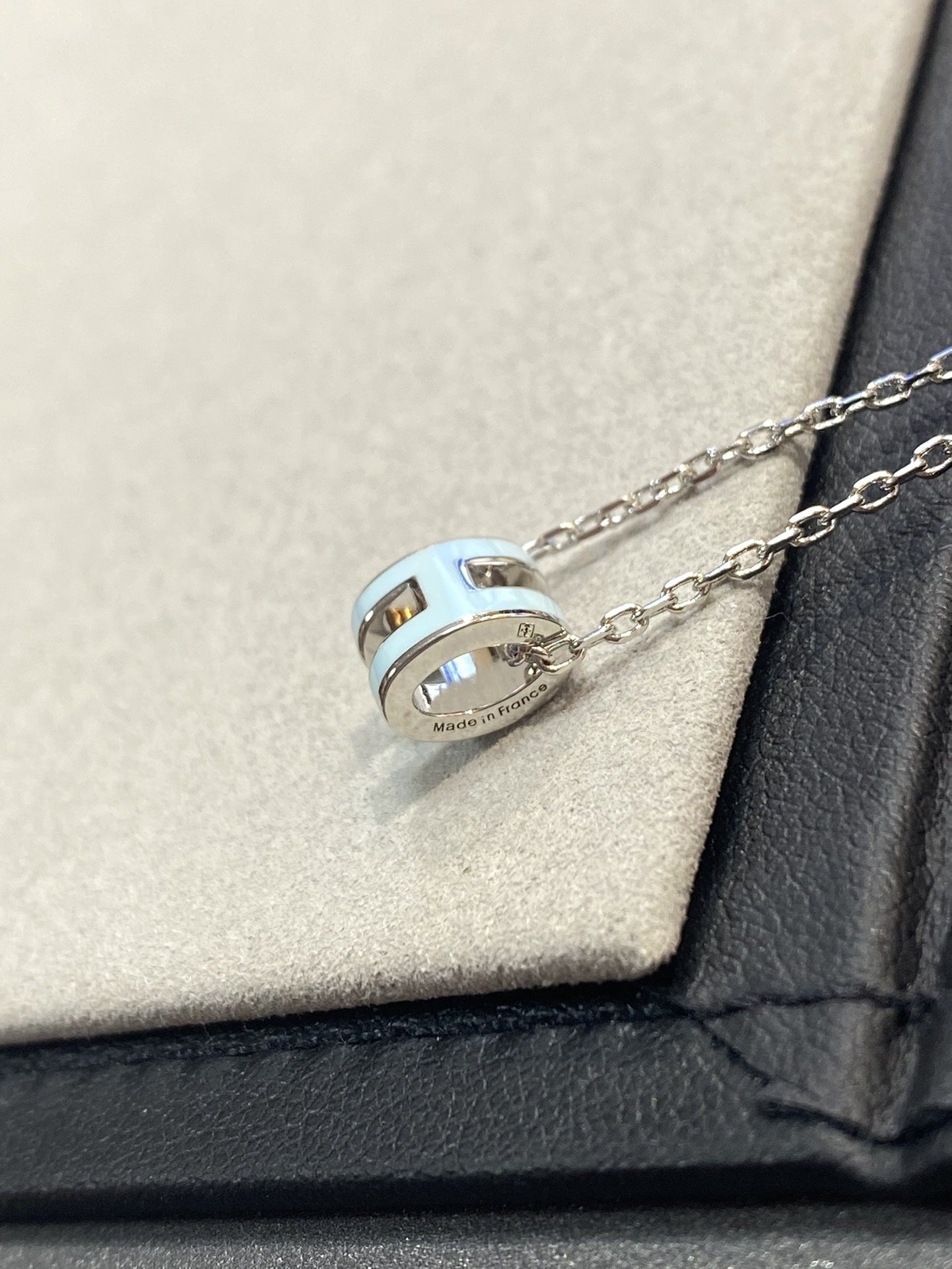 [moco jewelrys]POP H LIGHT BLUE NECKLACE