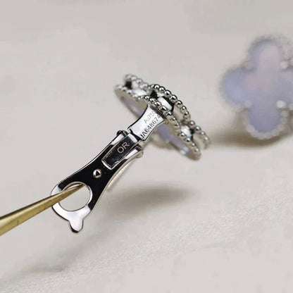 [moco jewelrys]CLOVER MEDIUM 1 MOTIFS  WHITE MOP EARRINGS SILVER