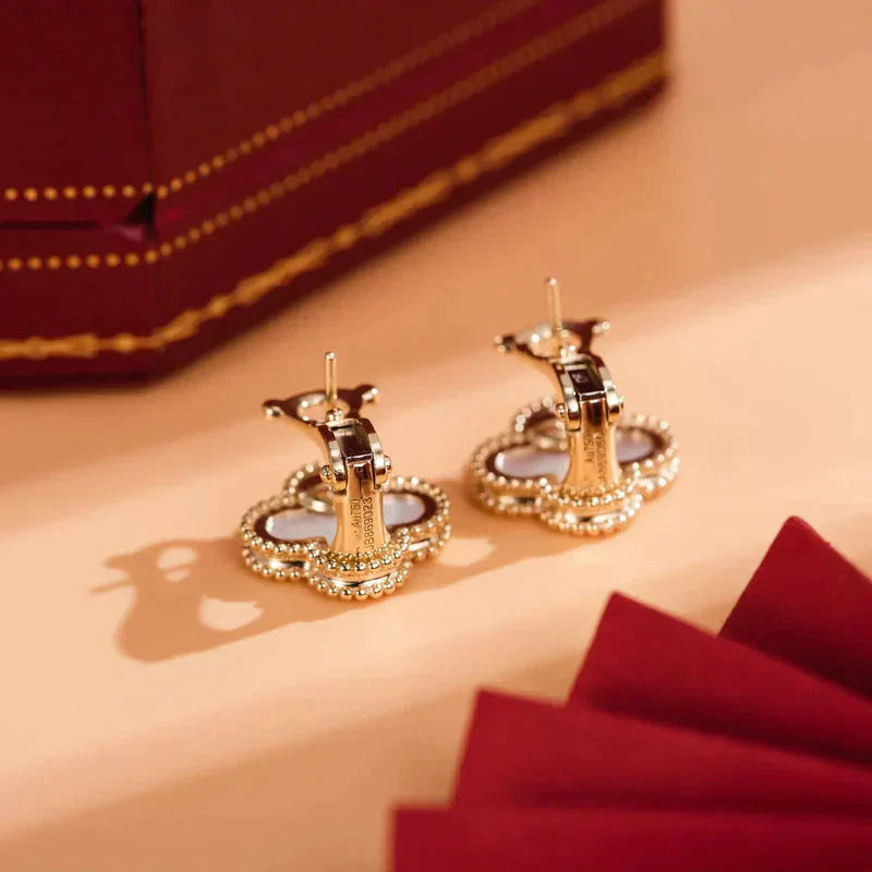 [moco jewelrys]CLOVER MEDIUM 1 MOTIFS  WHITE MOP STUD EARRINGS