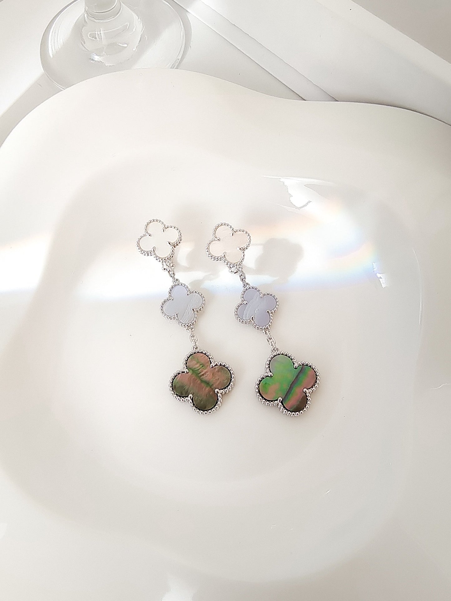 [moco jewelrys]CLOVER 3 MOTIFS CHALCEDONY DARK MOP SILVER EARRINGS