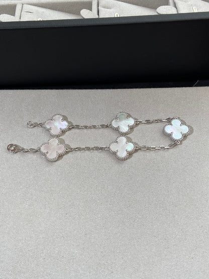 [Moco jewelrys]CLOVER WHITE PEARL MOP 5 MOTIF BRACELET COLLECTION