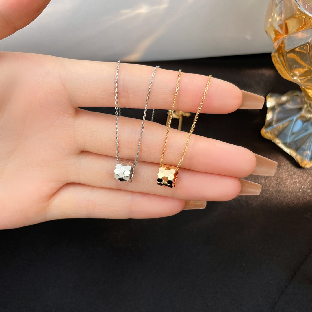 [moco jewelrys]BEE MINI NECKLACE