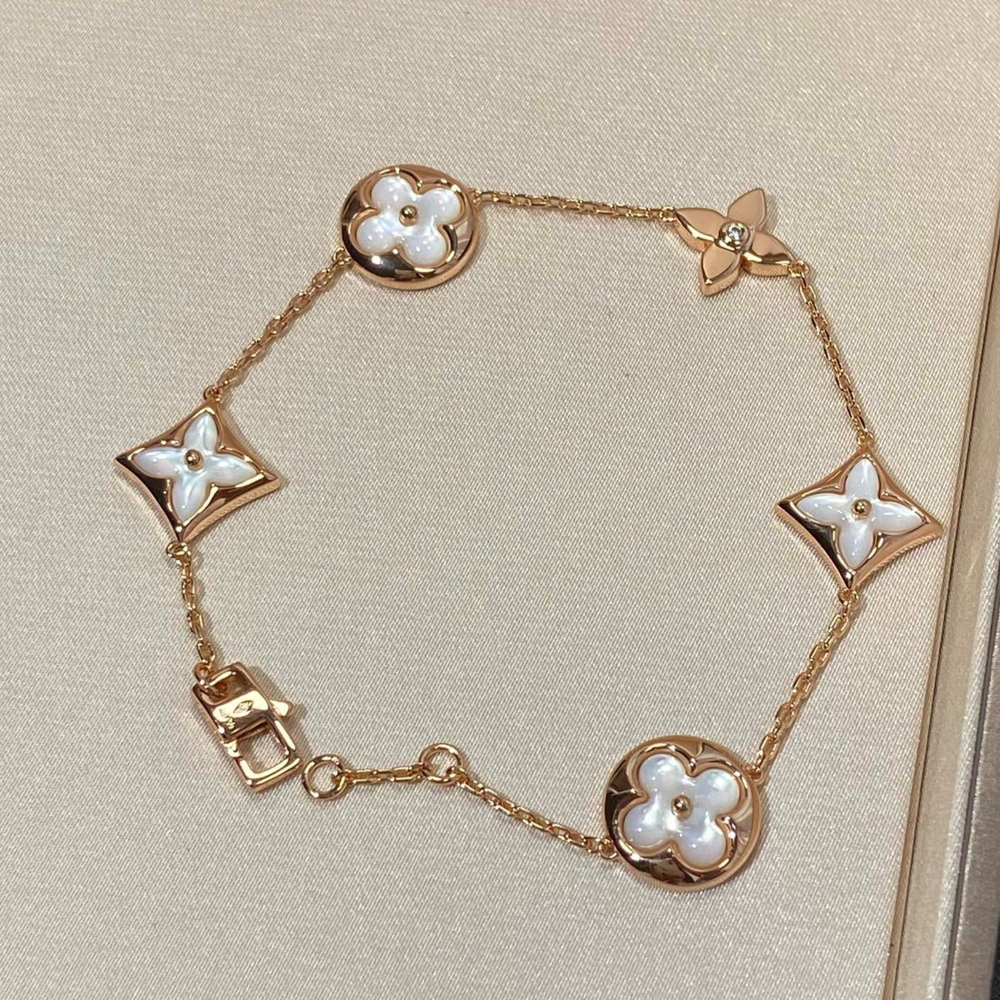 [moco jewelrys]STAR AND SUN 5 MOTIF MOP PINK GOLD BRACELET
