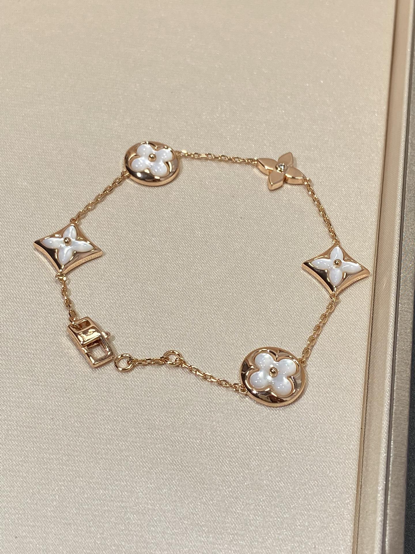[moco jewelrys]STAR AND SUN 5 MOTIF MOP PINK GOLD BRACELET