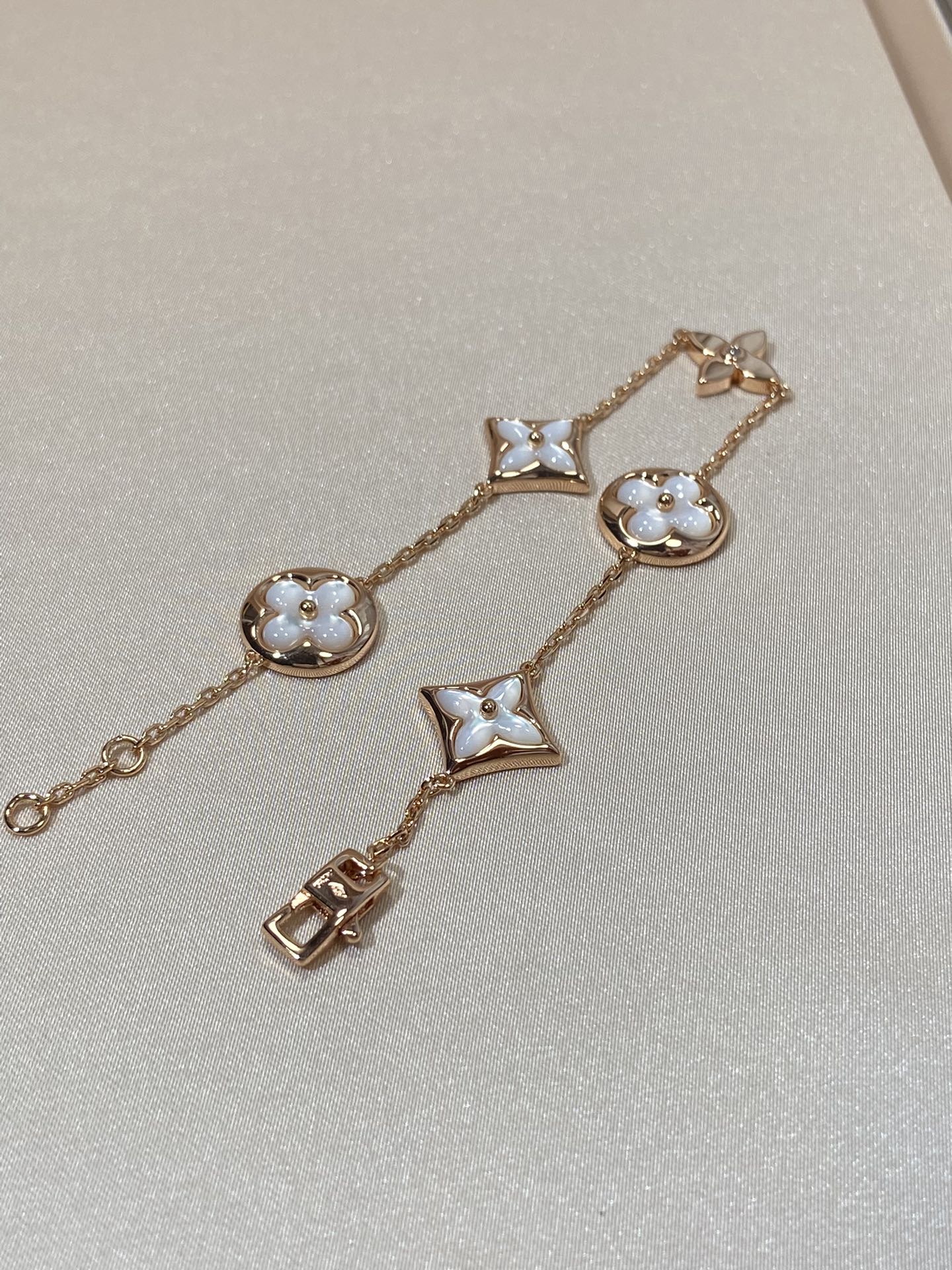 [moco jewelrys]STAR AND SUN 5 MOTIF MOP PINK GOLD BRACELET