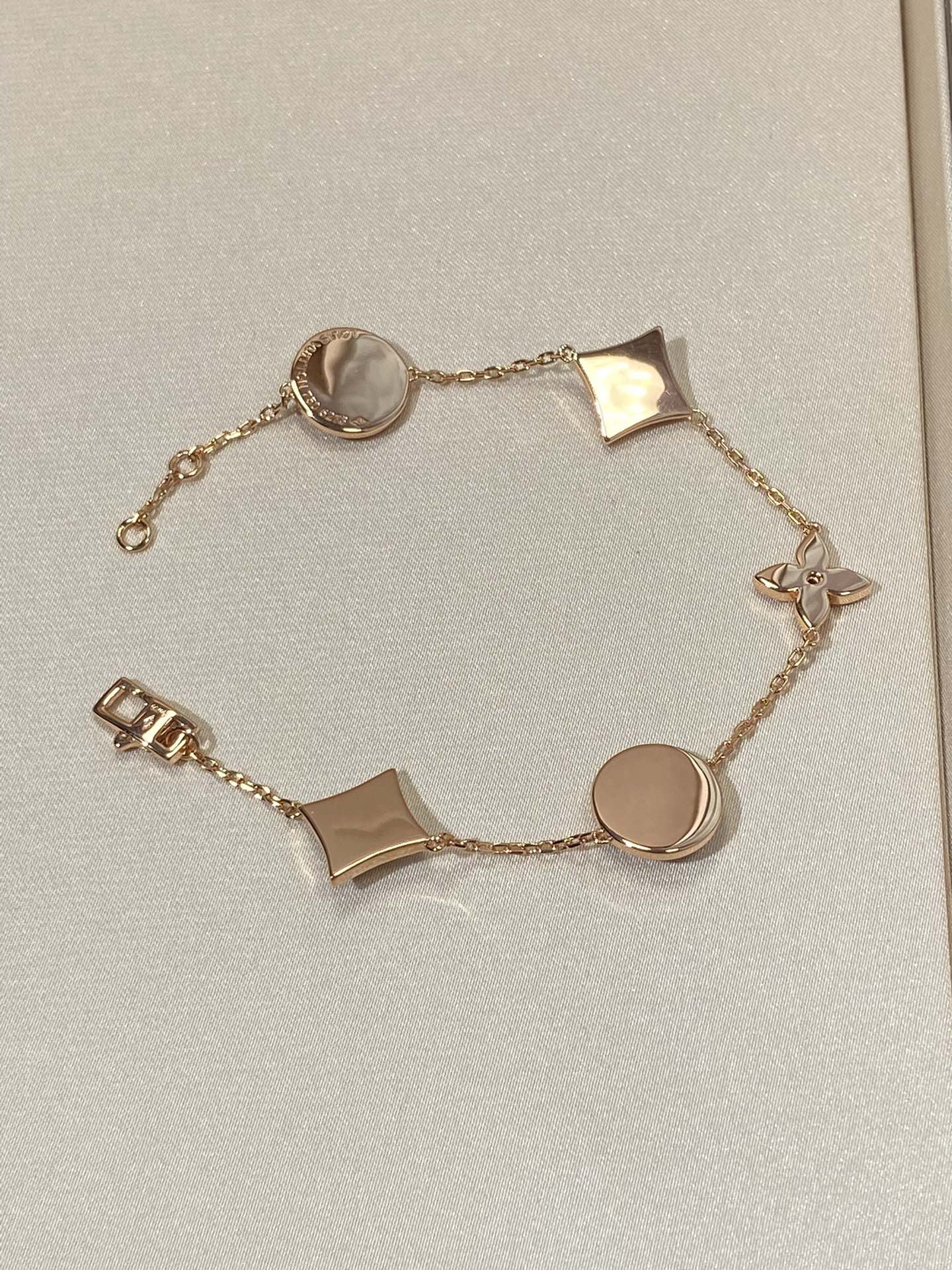 [moco jewelrys]STAR AND SUN 5 MOTIF MOP PINK GOLD BRACELET