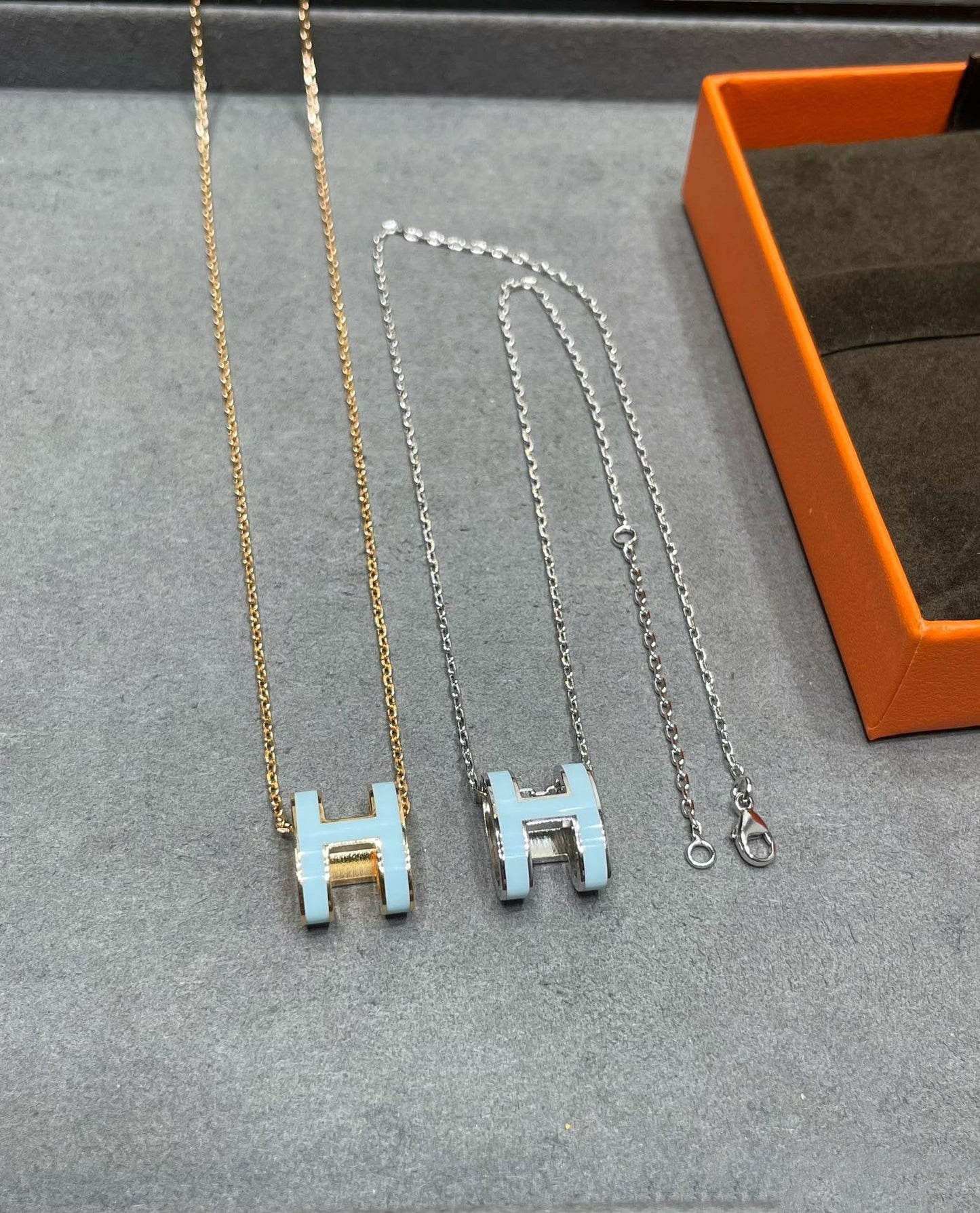 [moco jewelrys]POP H SKY BLUE NECKLACE
