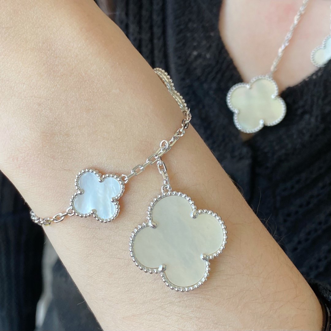 [moco jewelrys]CLOVER 5 MOTIF WHITE MOP SILVER BRACELET