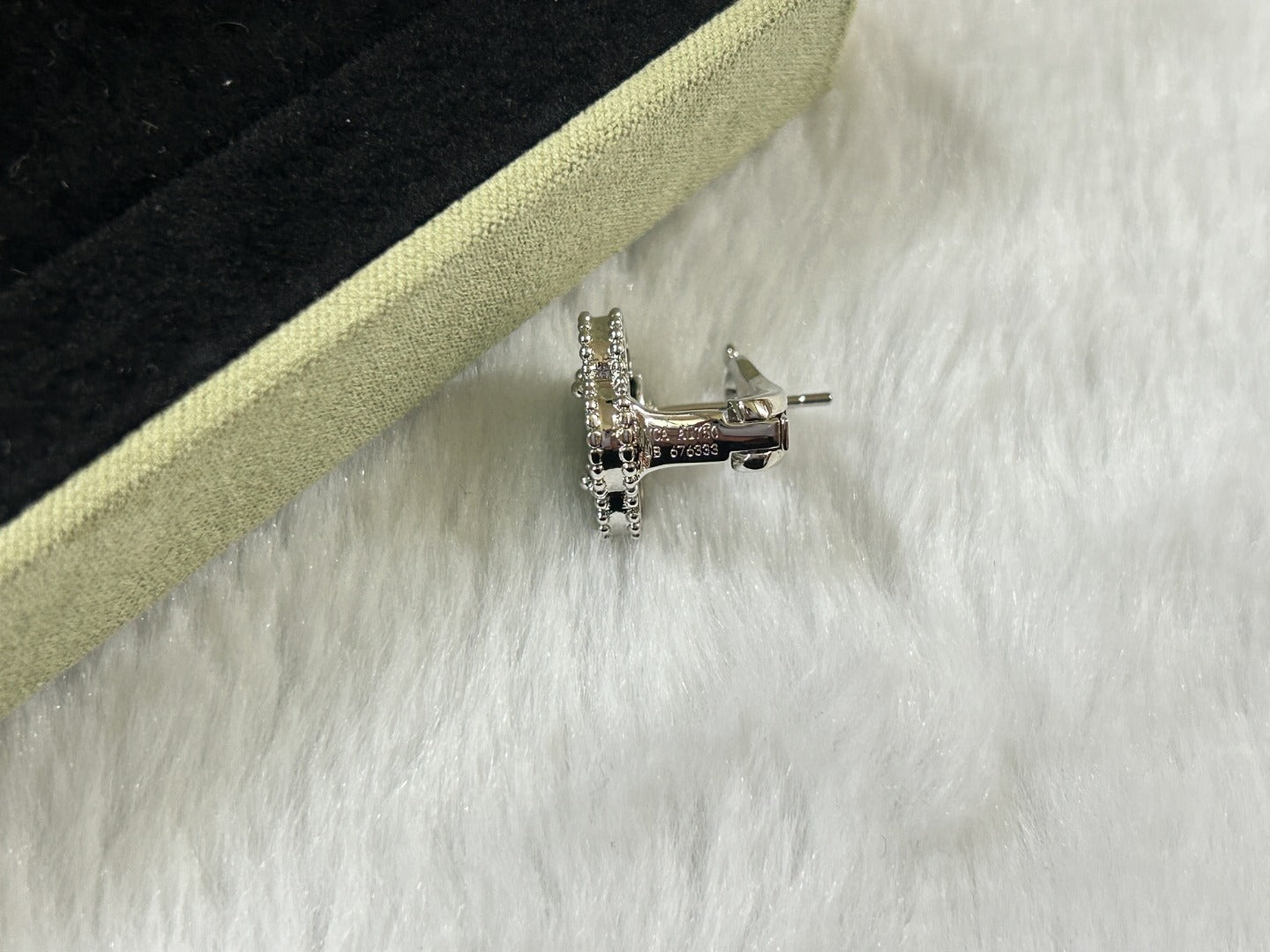[moco jewelrys]CLOVER PIETERSITE MEDIUM STUD EARRINGS