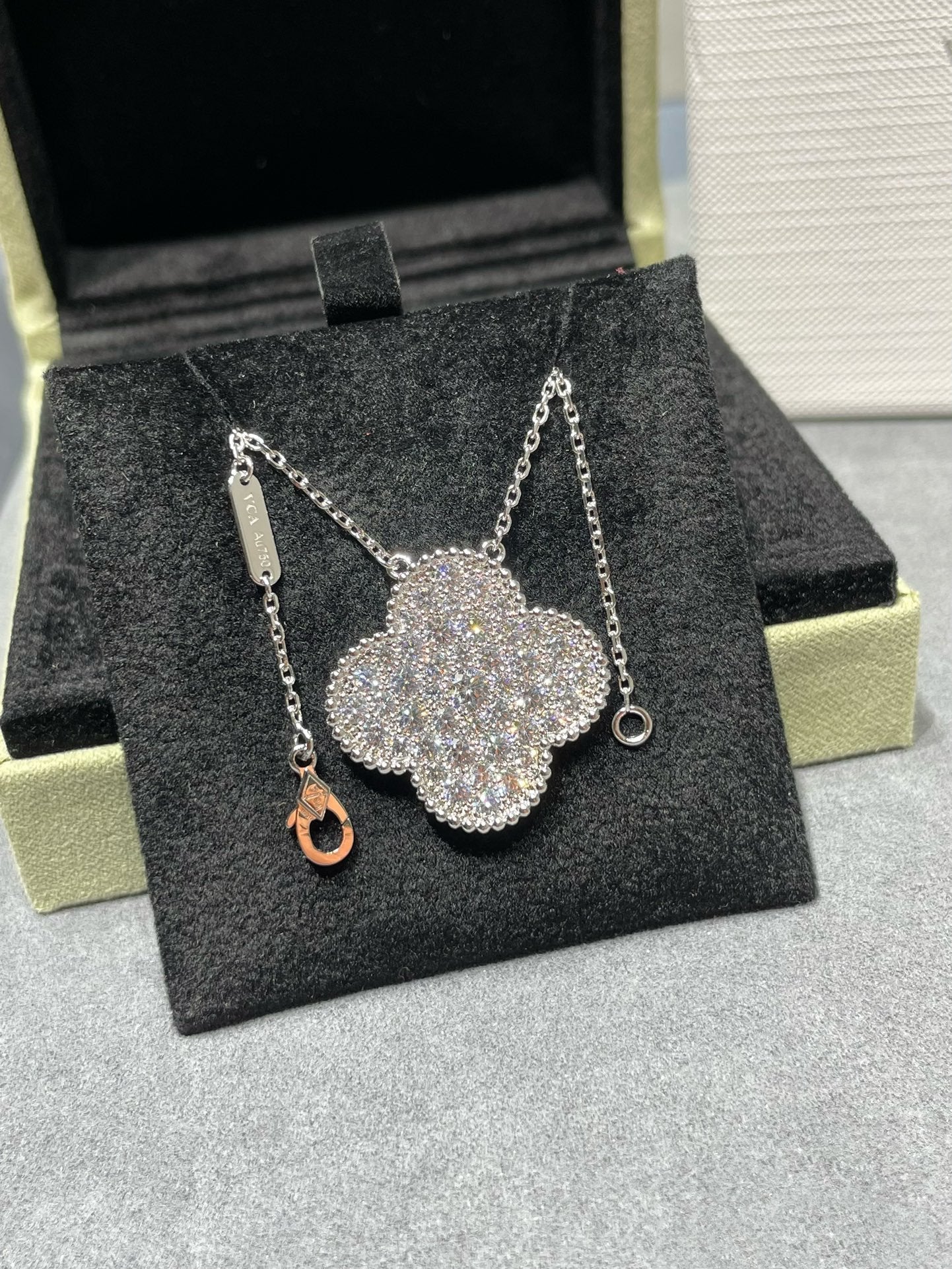 [moco jewelrys]KLEE 25MM GROSSER ANHÄNGER DIAMANT-PAVIERT SILBER HALSKETTE