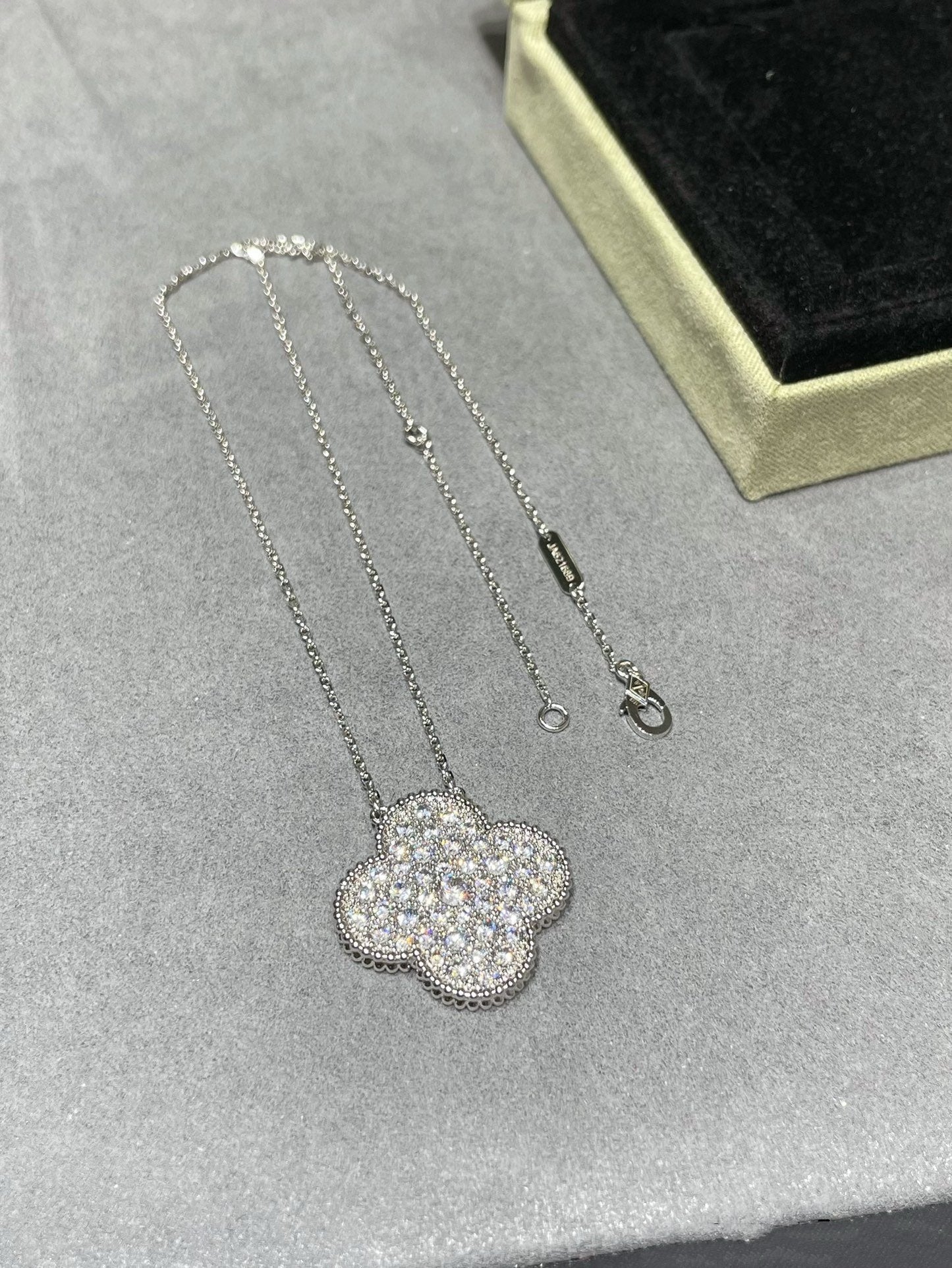 [moco jewelrys]KLEE 25MM GROSSER ANHÄNGER DIAMANT-PAVIERT SILBER HALSKETTE
