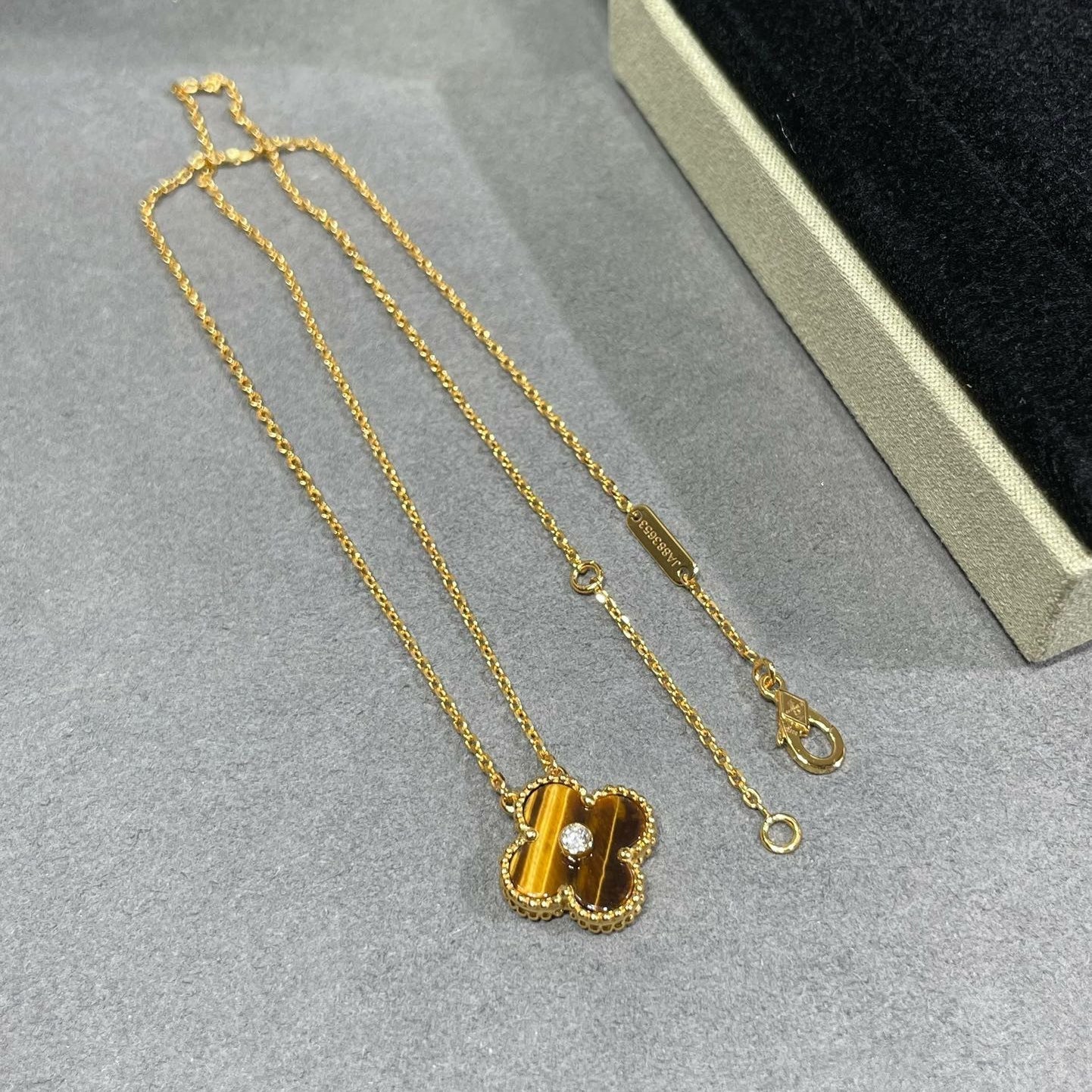 [moco jewelrys]CLOVER 15MM DIAMOND AND YELLOW TIGER'S EYE AGATE necklace