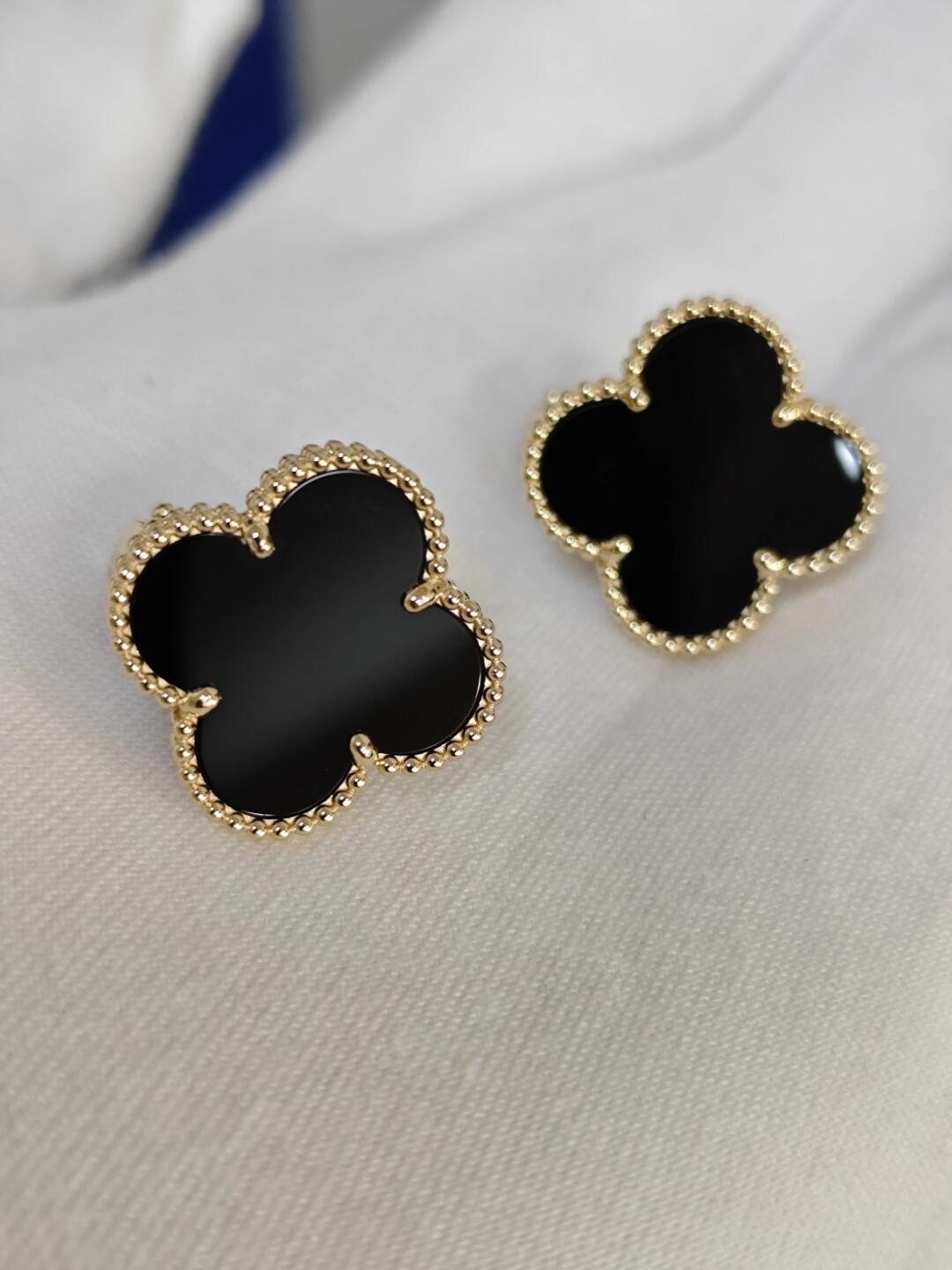 [Moco ]CLOVER 20MM BLACK MOP EARRINGS