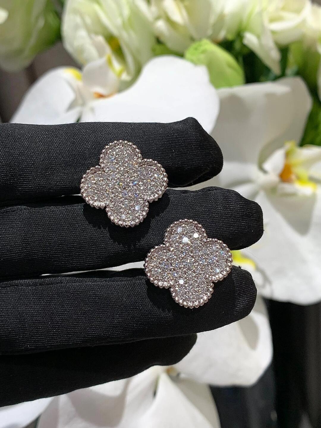 [Moco ]CLOVER 20MM MOTIFS DIAMOND STUD EARRINGS SILVER