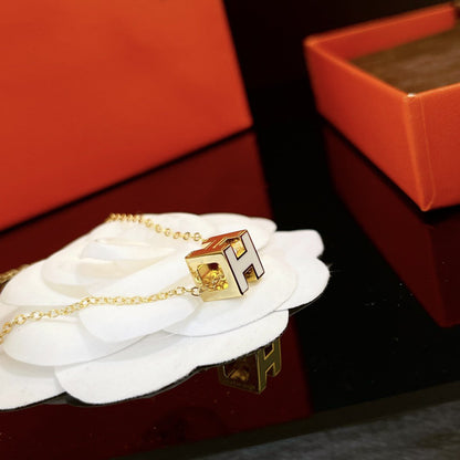 [moco jewelrys]H WHITE SQUARE GOLD NECKLACE
