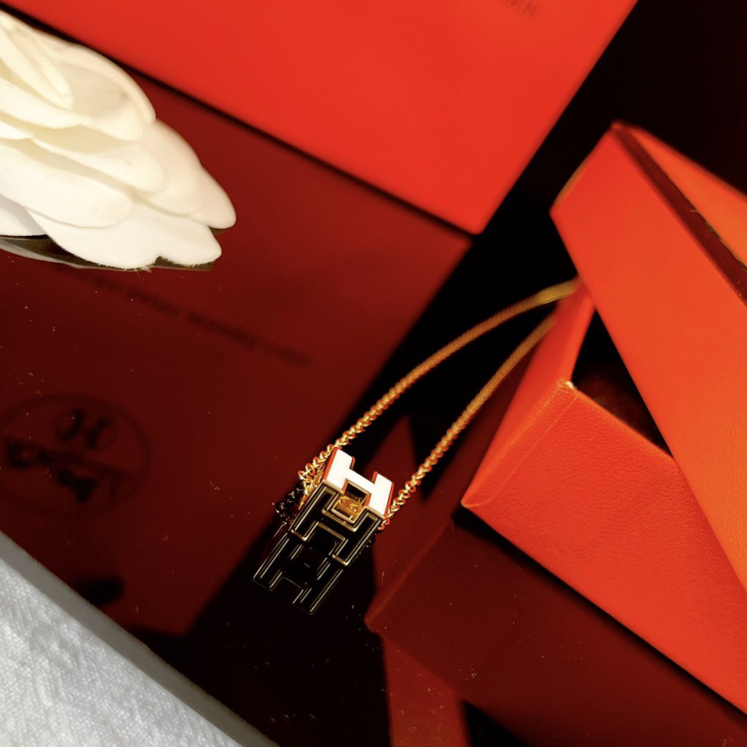 [moco jewelrys]H WHITE SQUARE GOLD NECKLACE