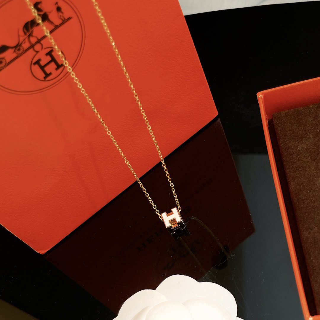 [moco jewelrys]H WHITE SQUARE GOLD NECKLACE