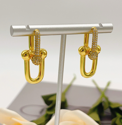 [moco jewelrys]TF HORSESHOE BUCKLE DIAMOND EARRINGS