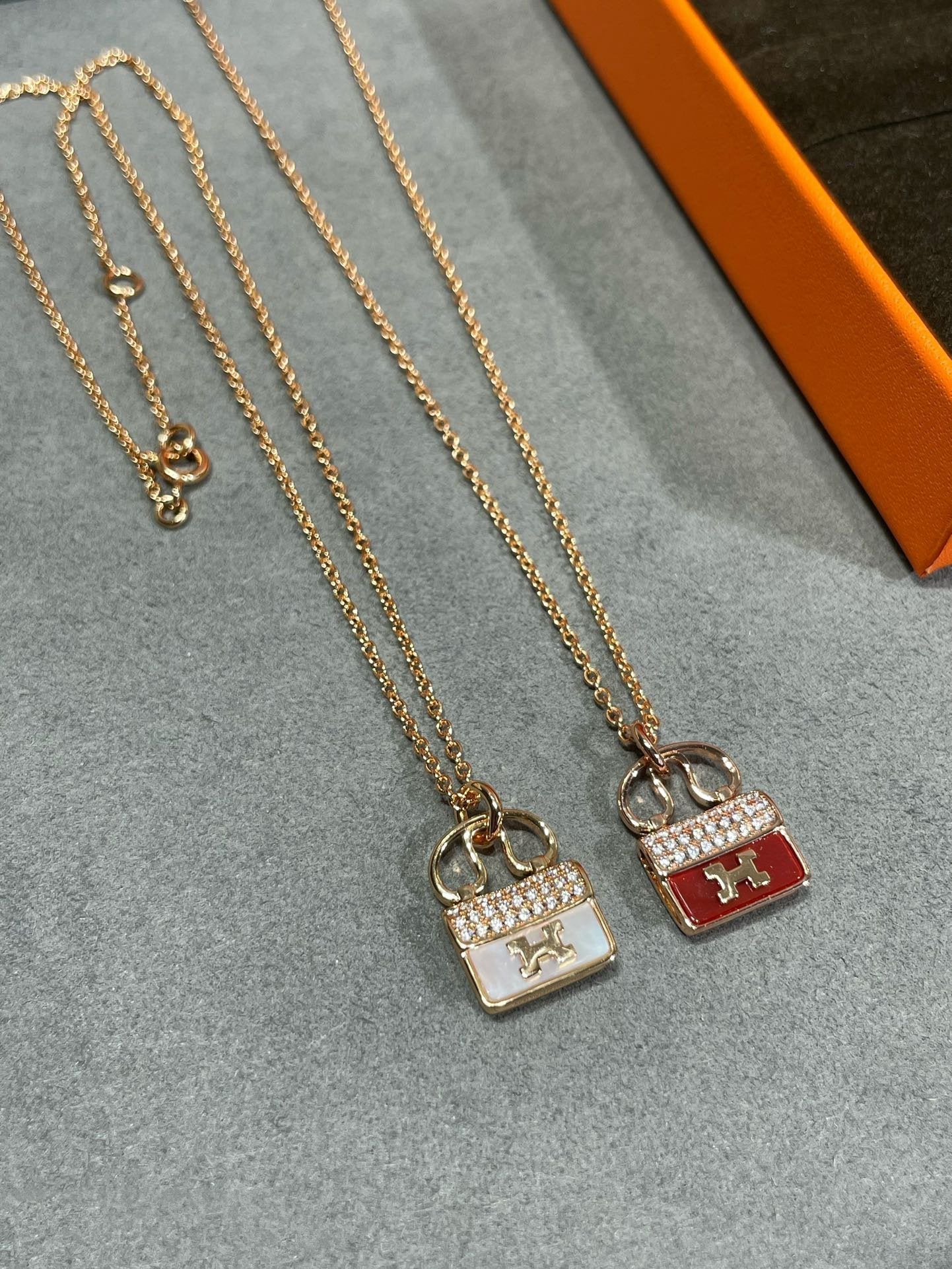 [moco jewelrys]H CIRCE MOISSANITE PENDANT NECKLACE GOLD