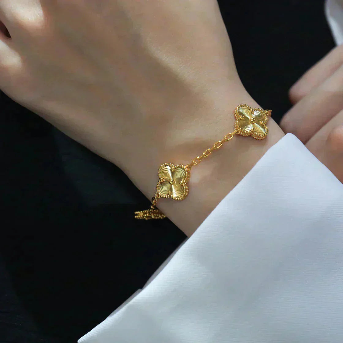 [Moco jewelrys] CLOVER 5 MOTIF LASER BRACELET COLLECTION