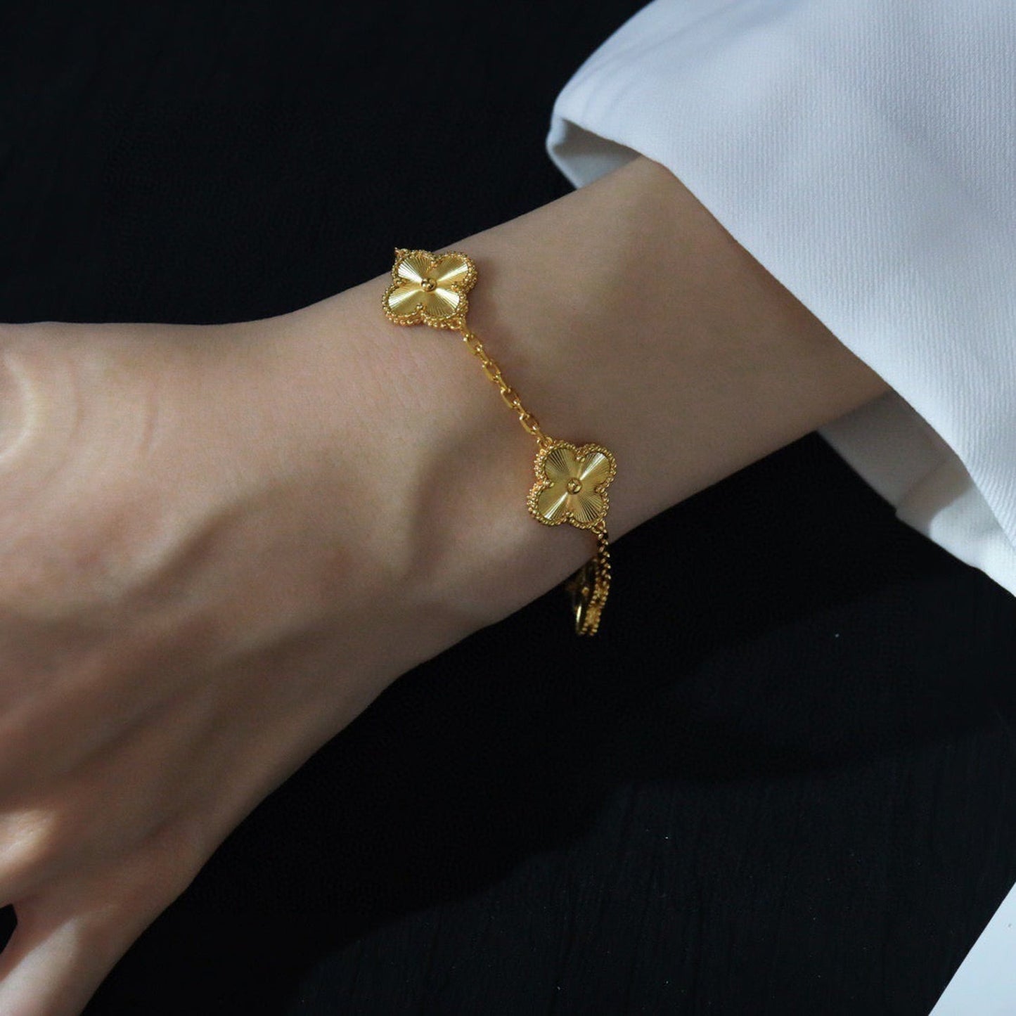[Moco jewelrys] CLOVER 5 MOTIF LASER BRACELET COLLECTION