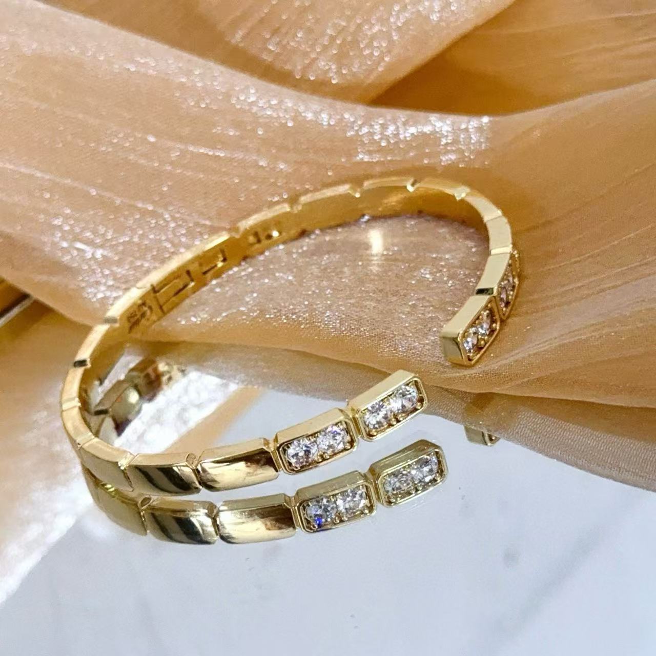 [Moco jewelrys]LOVE DIAMOND OPEN  BRACELET