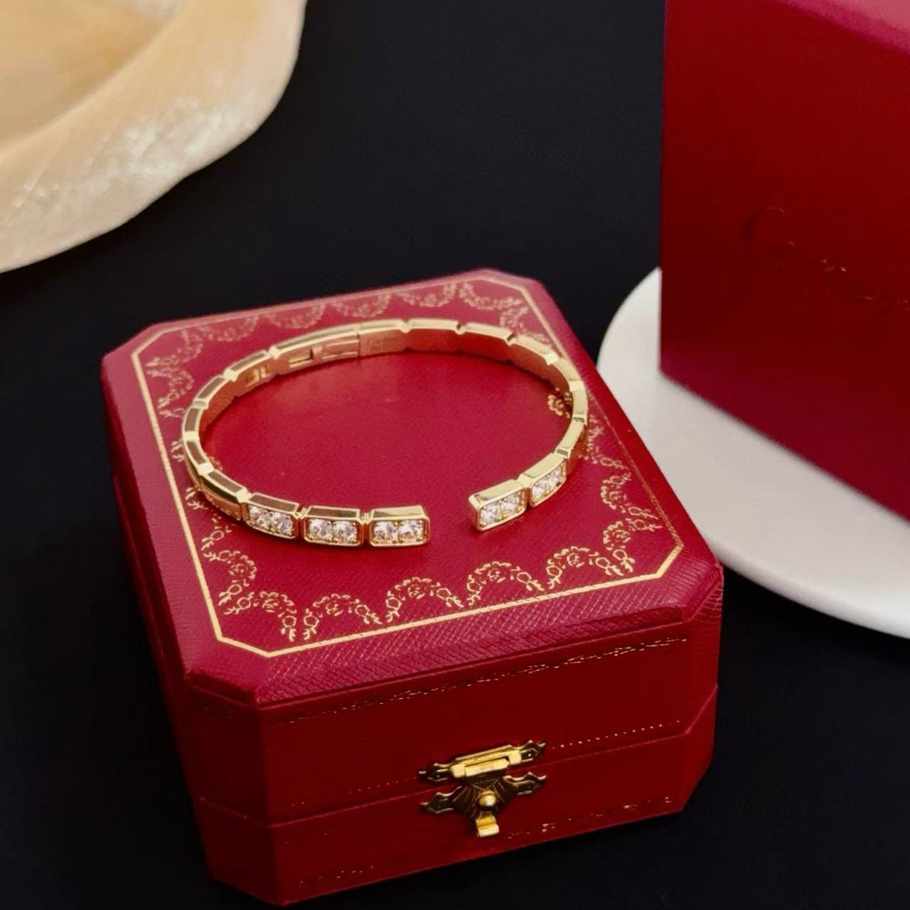 [Moco jewelrys]LOVE DIAMOND OPEN  BRACELET
