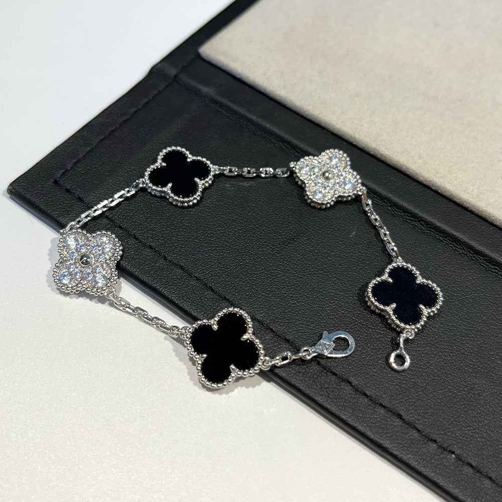 [Moco jewelrys] CLOVER 5 MOTIF ONYXS BRACELET COLLECTION