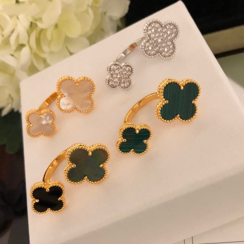 [moco jewelrys]CLOVER BETWEEN THE FINGER RING
