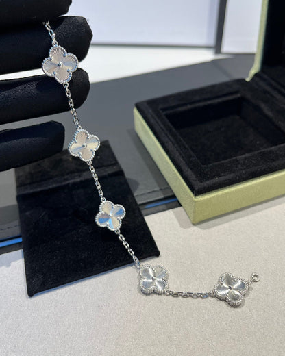 [Moco jewelrys] CLOVER 5 MOTIF LASER BRACELET COLLECTION
